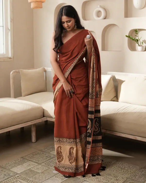 Rust_Orange_Cotton_Paisley_Print_Mulmul_Saree_For_Women